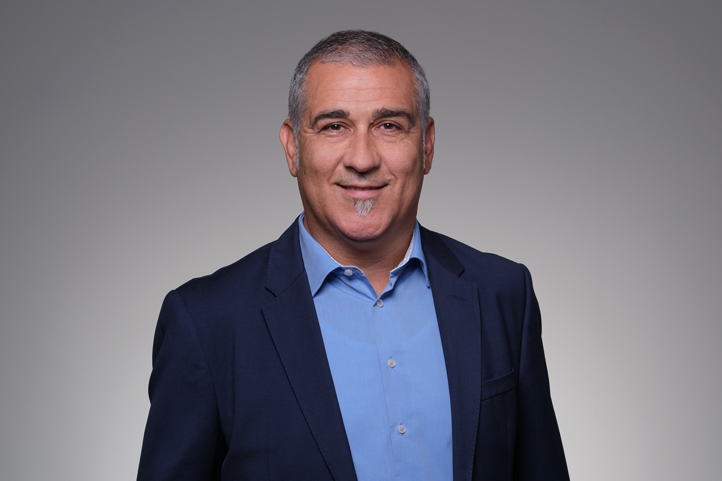Serdar Tüten Senior Client Advisor