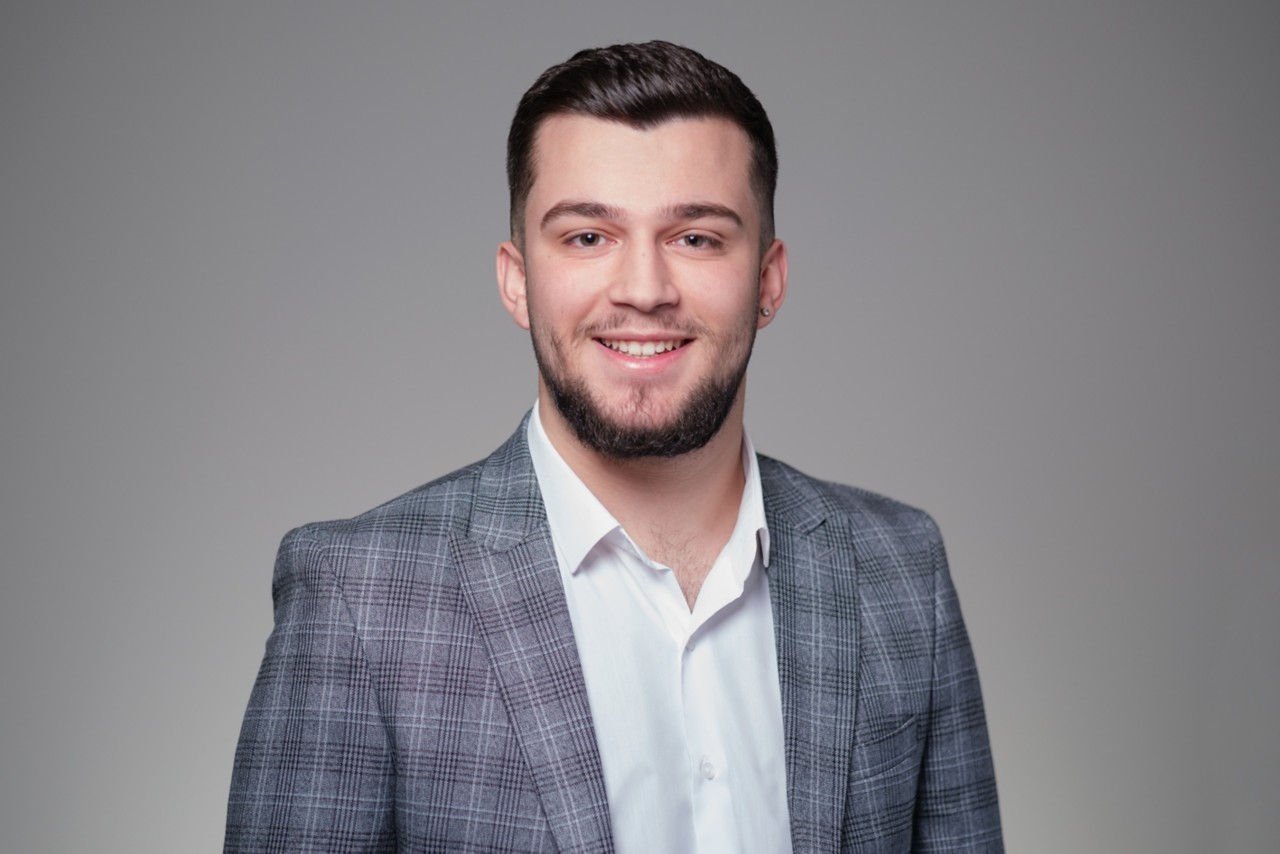 Arlind Hasani Client Advisor